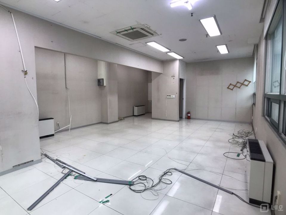 ★양재역 5분거리 역세권 인테리어 되어 있는 사무실 공실!!!★ 매물의 2번째 사진