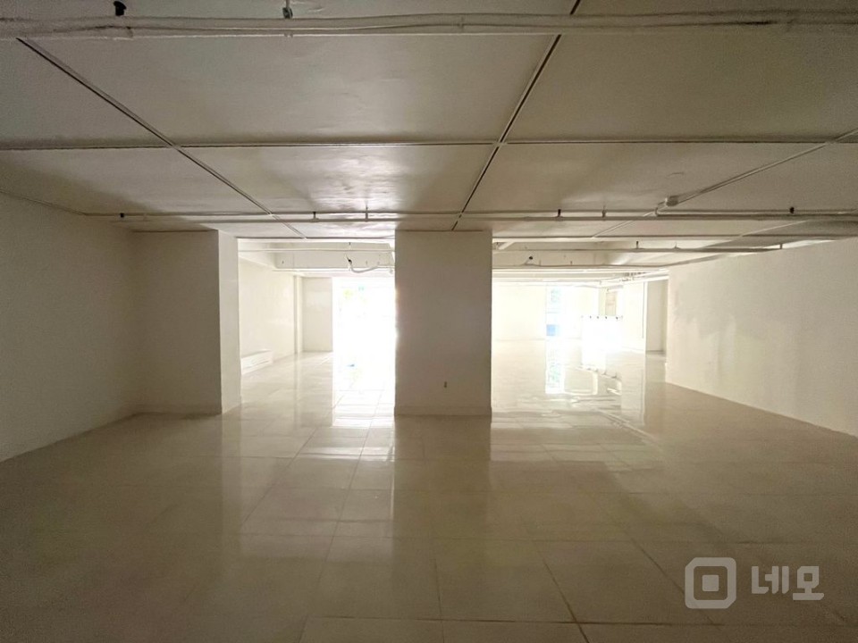 현황 1층, 한남오거리, 한남더힐 고급 상권, 무권리, 인테리어 완 매물의 7번째 사진