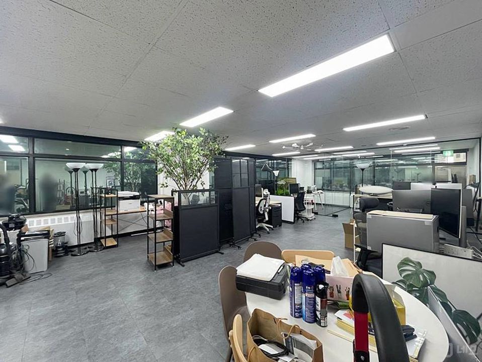 강남역.인테리어有.통유리룸.아이티.세무.회계 매물의 2번째 사진