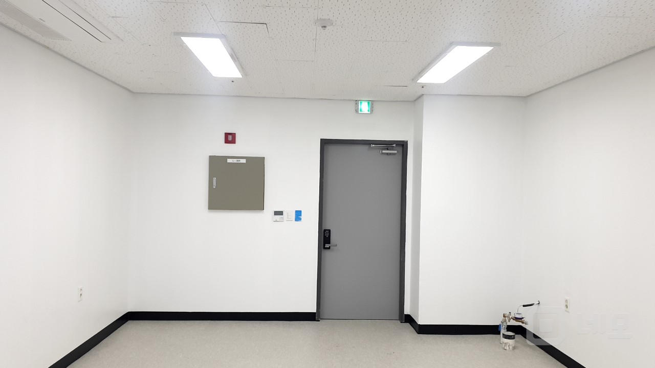 깔끔한 소형 사무실 매물의 2번째 사진