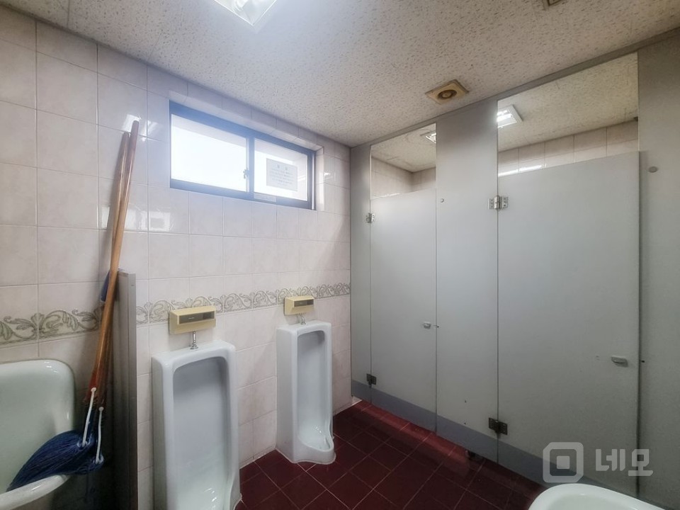  홍대 성산동사거리 대로변 가시성.가성비 아주좋은 독립단층 대형사무실!! 매물의 22번째 사진