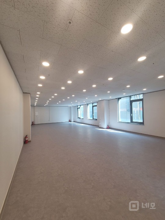 실면적32.5 피부샾. 병의원. 샾 매물의 1번째 사진