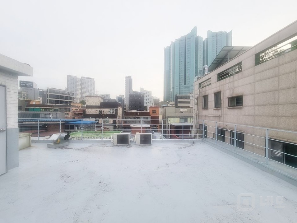 홍대 합정역 메타폴리스 뒤 가성비 아주좋은 상가사무실!! 매물의 16번째 사진