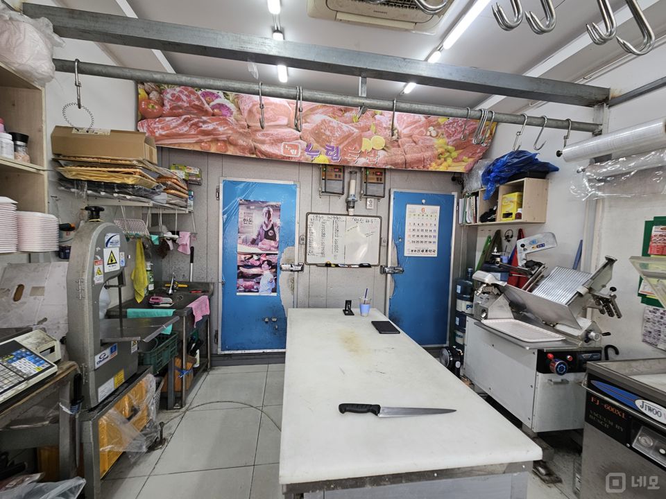 봉화산역 부근 초역세권에 위치한 신내동 1층 정육점 매물의 2번째 사진