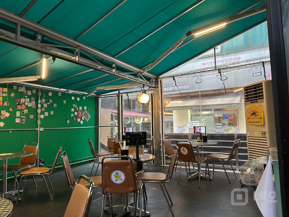 중앙역 먹자중앙라인 깔끔한 인테리어 현재 성업중으로 중앙동 투썸근처 매물의 3번째 사진