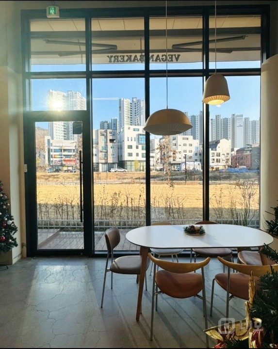 [양도]아파트단지 앞 테라스 있는 베이커리 카페 / 풀집기 포함  매물의 7번째 사진