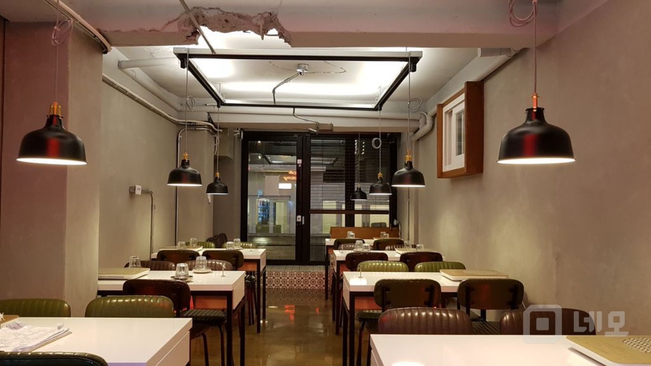 유동 많은 세로수길 메인 골목 매물의 2번째 사진