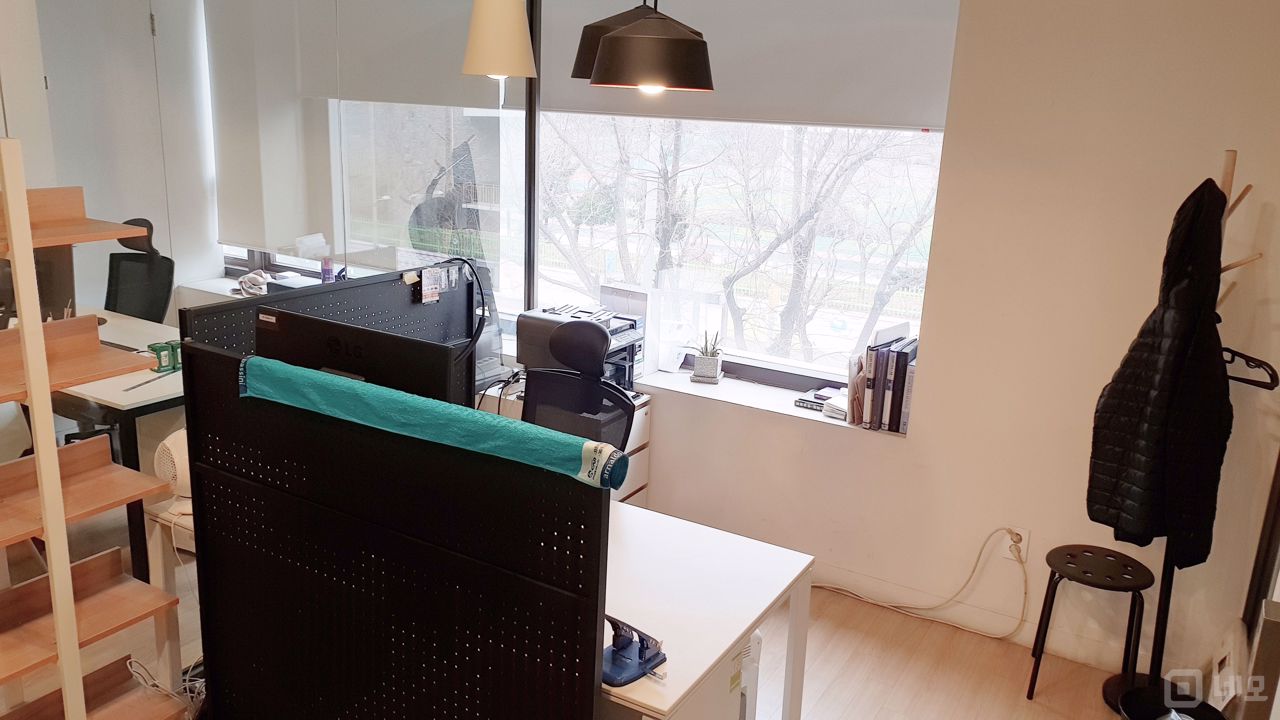 신사동 대로변 1층에 위치한 깔끔한 사무실 매물의 3번째 사진