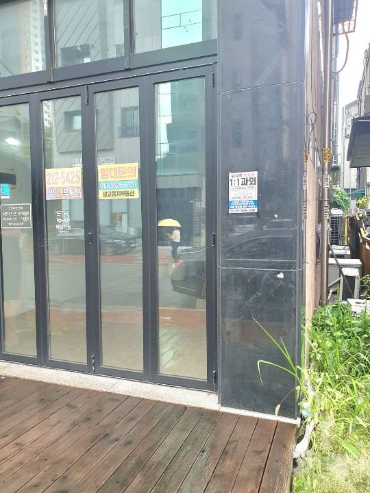 메인상권으로 유동인구 많은 상가로 어린이 물놀이 공원상권 매물의 2번째 사진