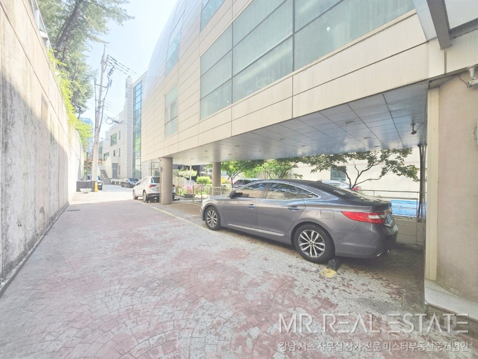 교대역30초.초가성비사무실.냉난방기有.외관디자인우수 매물의 6번째 사진