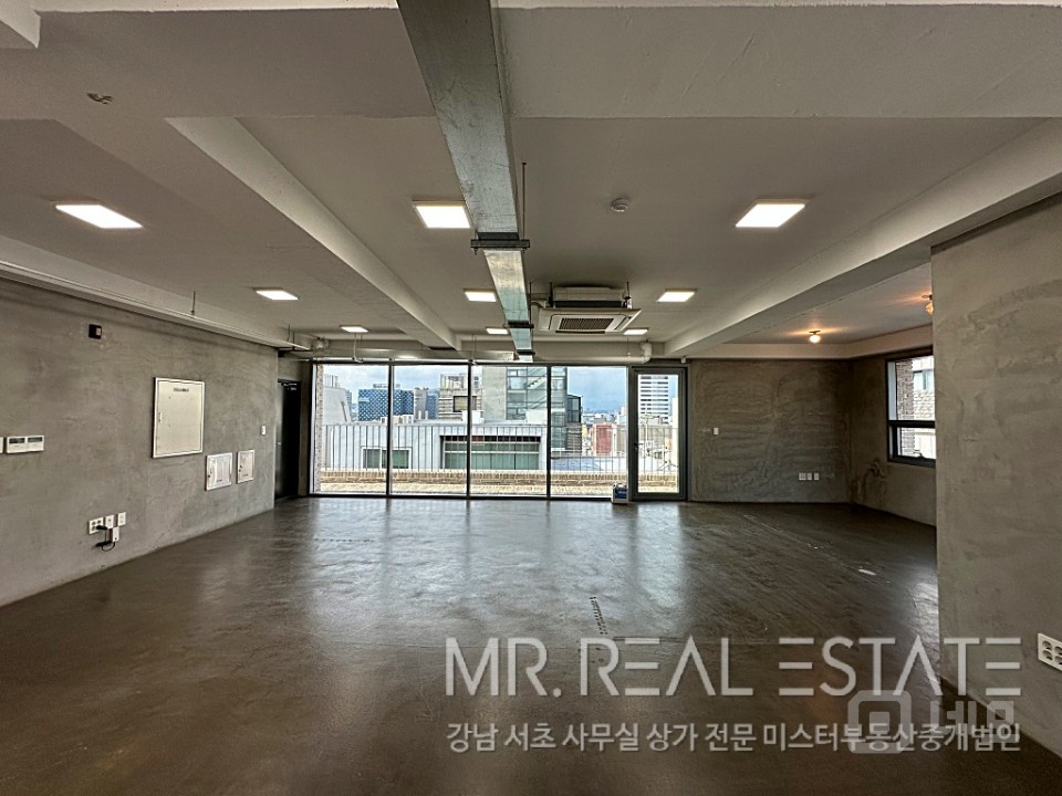 실사진 강남구청역3분 코너건물 자주식주차 리모델링 매물의 4번째 사진