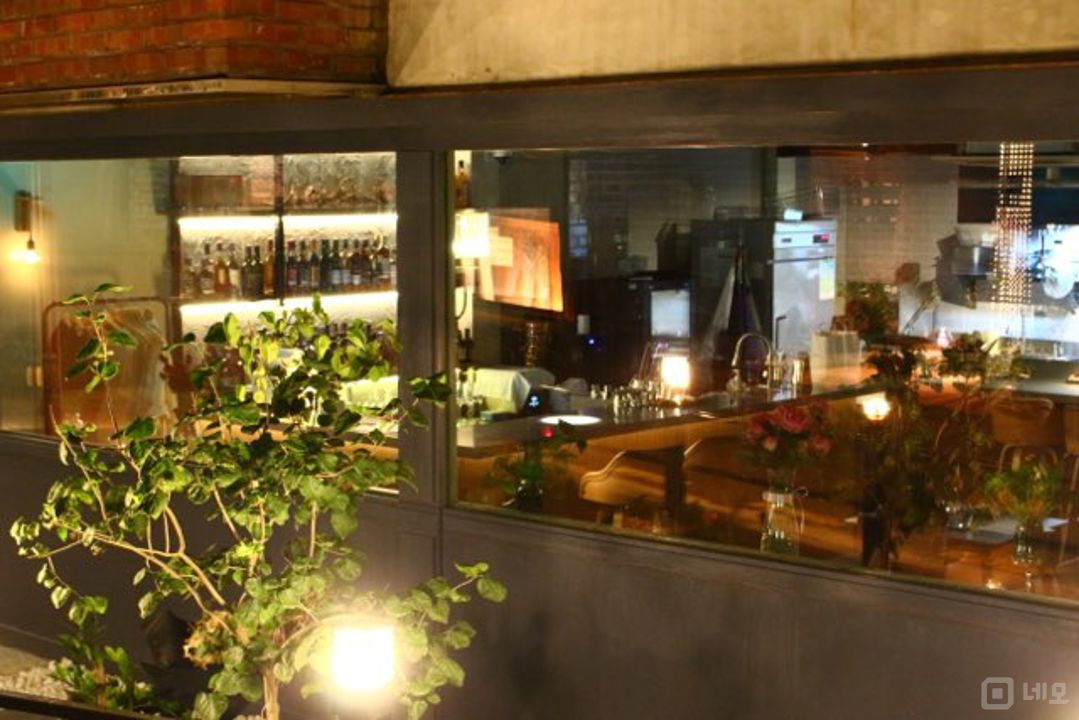 마포구 합정동, 고급스러운 인테리어 완비된 반지층 다이닝바 매물의 7번째 사진