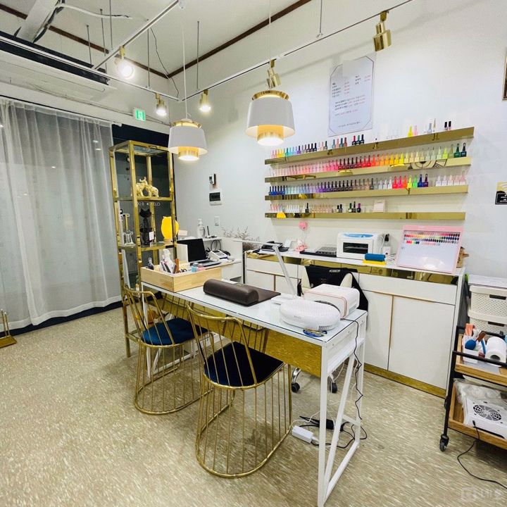 풍산역 역세권, 깔끔한 인테리어 완비된 2층 네일샵 매물의 1번째 사진