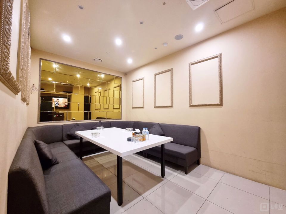 고급스러운 인테리어 완비된 서초동 노래주점 매물의 4번째 사진