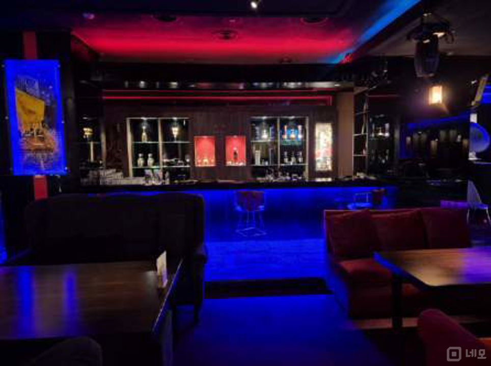 방이동 주목도 높은 대로변 고층 빌딩 110평 라이브 펍 매물의 2번째 사진