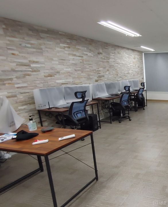 유동인구 많은 3층에 위치한 서초동 게임CG학원 매물의 2번째 사진