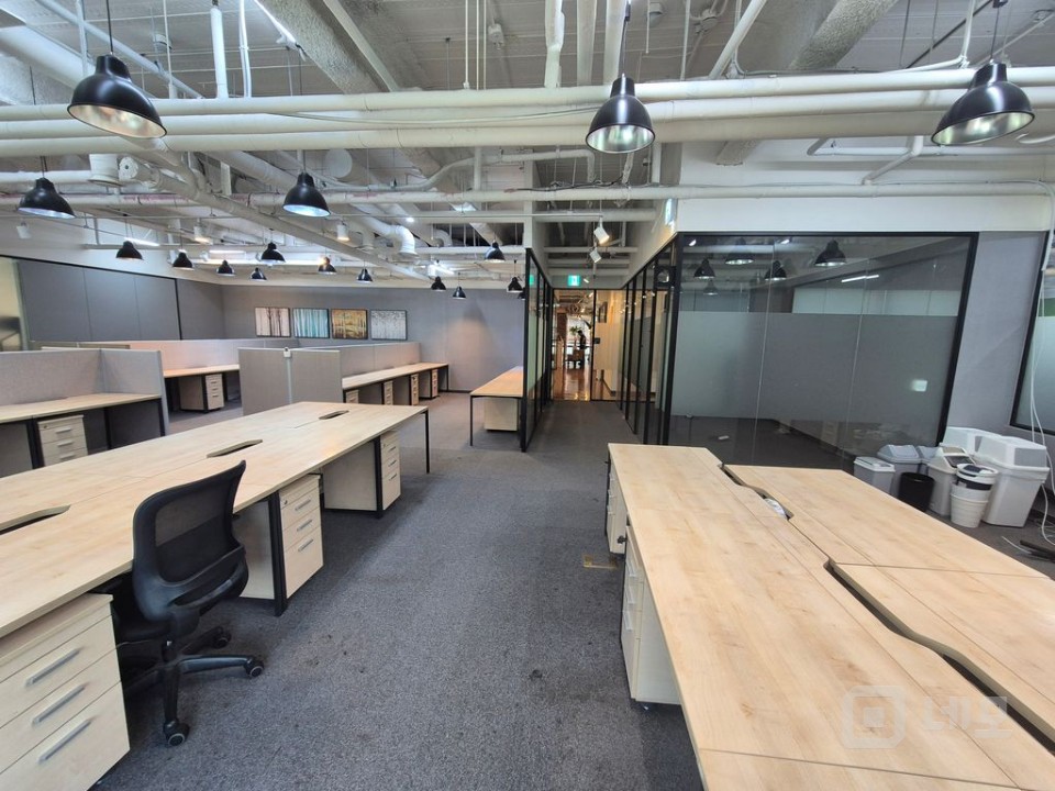 선릉역 1번 출구 테헤란로 라인 3번째 건물 매물의 2번째 사진