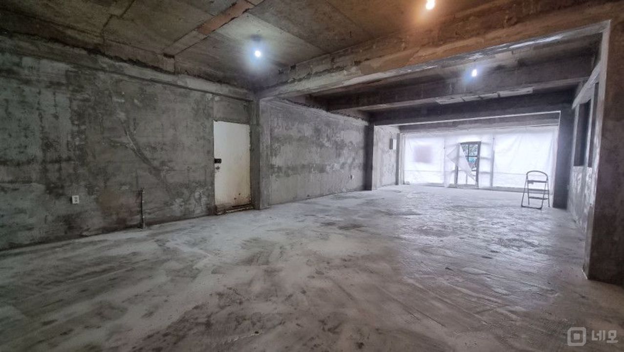 강남구청역 도보 4분 거리, 깔끔한 사무실입니다. 매물의 4번째 사진