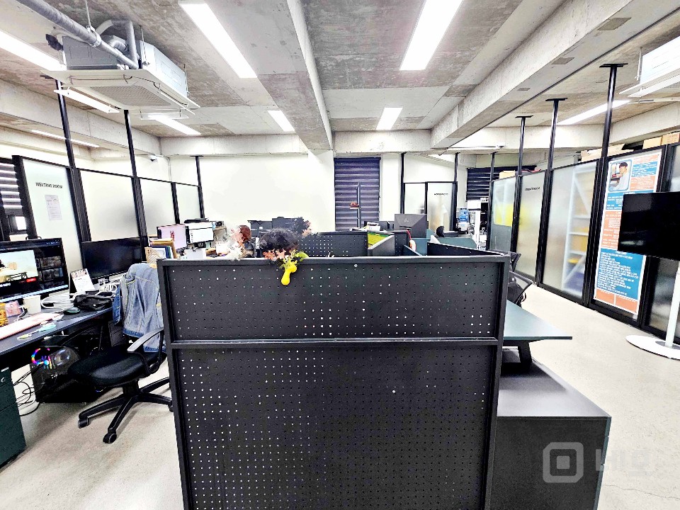 I세븐I 합정역 트렌디한 인테리어 40평대 사무실 매물의 2번째 사진