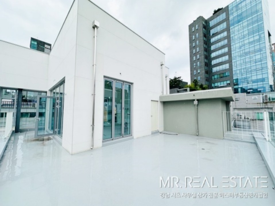 신축컨디션, 리모델링건물, 층당 면적 좋음, 역에서 매우 가까움 매물의 4번째 사진
