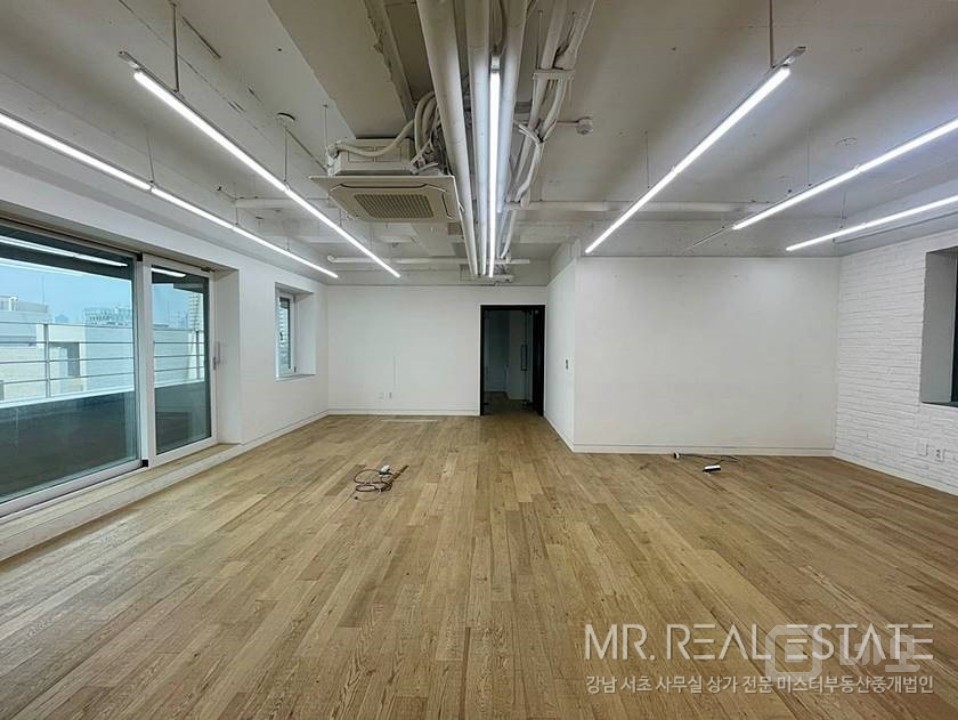 도산공원사거리.단독테라스有.내부복층.발렛가능 매물의 3번째 사진