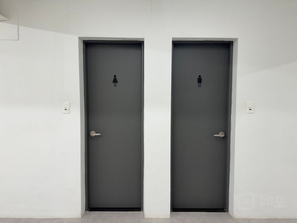 “강남 중심지 1층 매물, 모던 감성 + 즉시 입주 가능” 매물의 11번째 사진