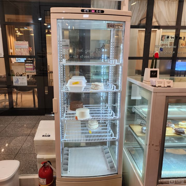 논현동 강남구청역 초역세권, 깔끔한 인테리어, 매출 상승세의 베이커리 매물의 3번째 사진