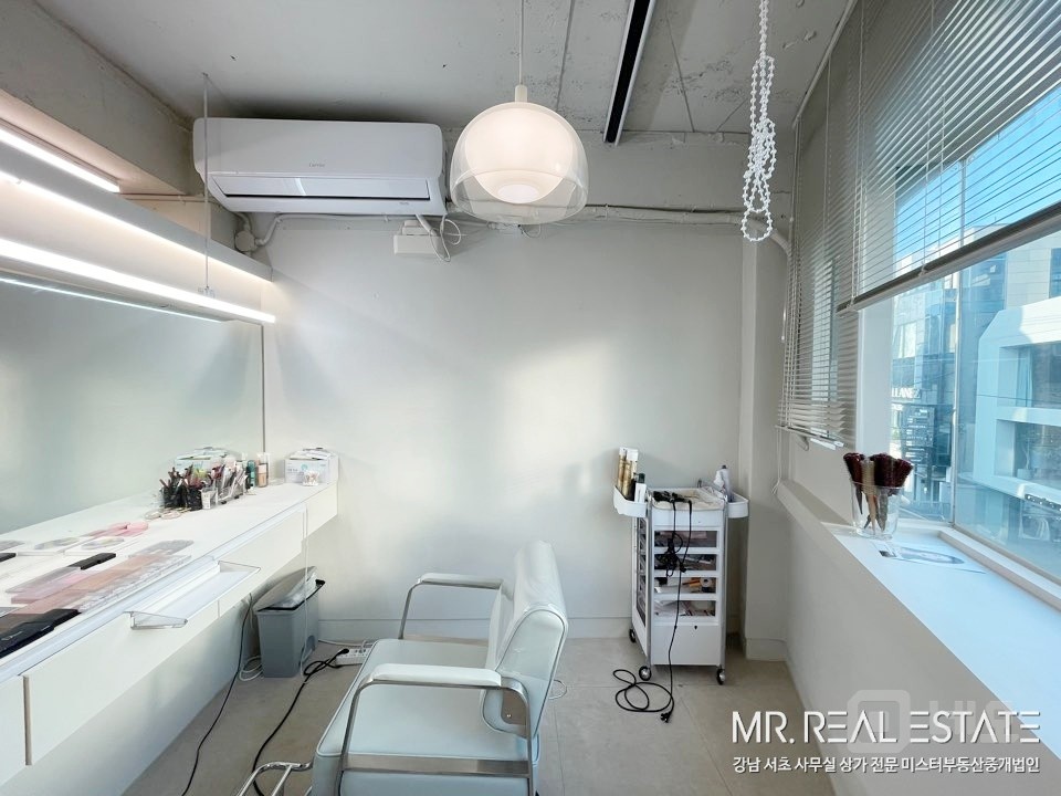 세로수길메인.중심코너.유동인구多.ACE.현뷰티샵 매물의 9번째 사진
