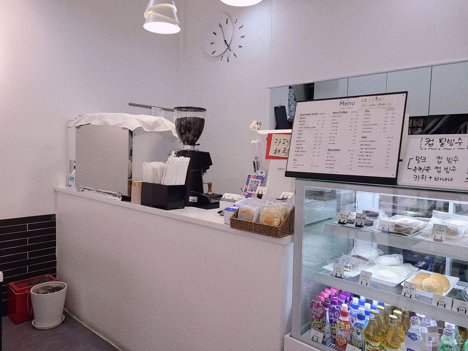 급매물! 월세 및 권리금 조정된 시설! /오금동 시설 양도 가능한 카페 매물의 3번째 사진