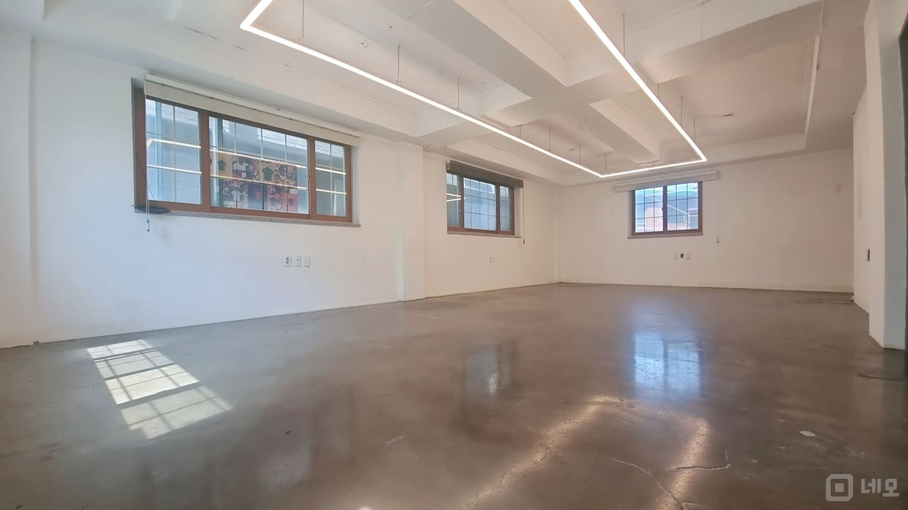 GATE 서교동 대로변 채광과 가성비 좋은 사무실 매물의 1번째 사진