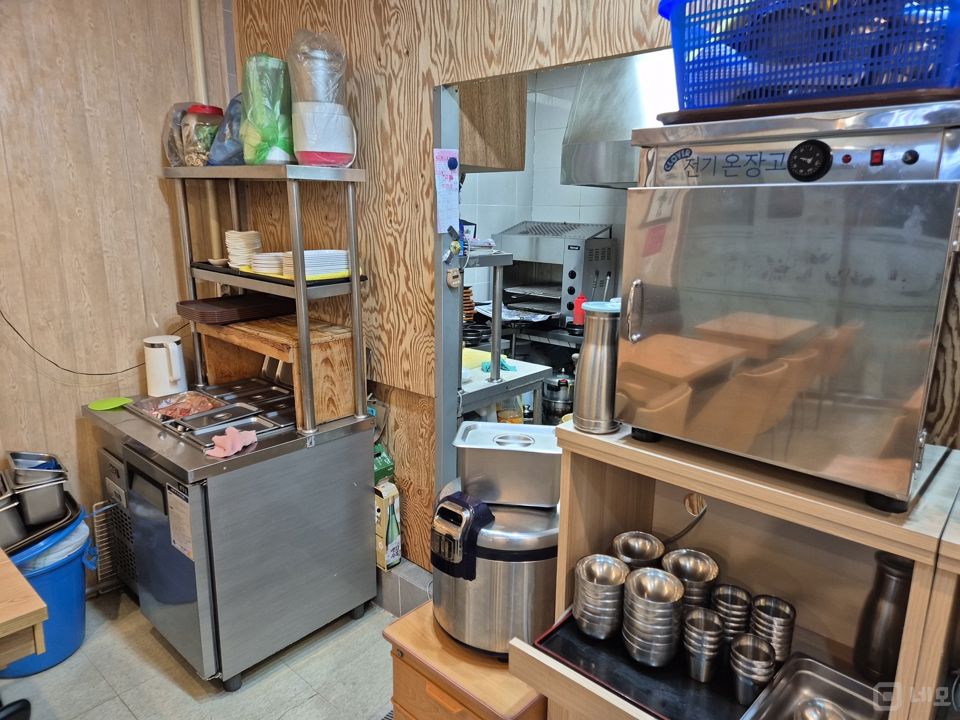 도화동 단지내 상가에 위치한 음식점 매물의 3번째 사진