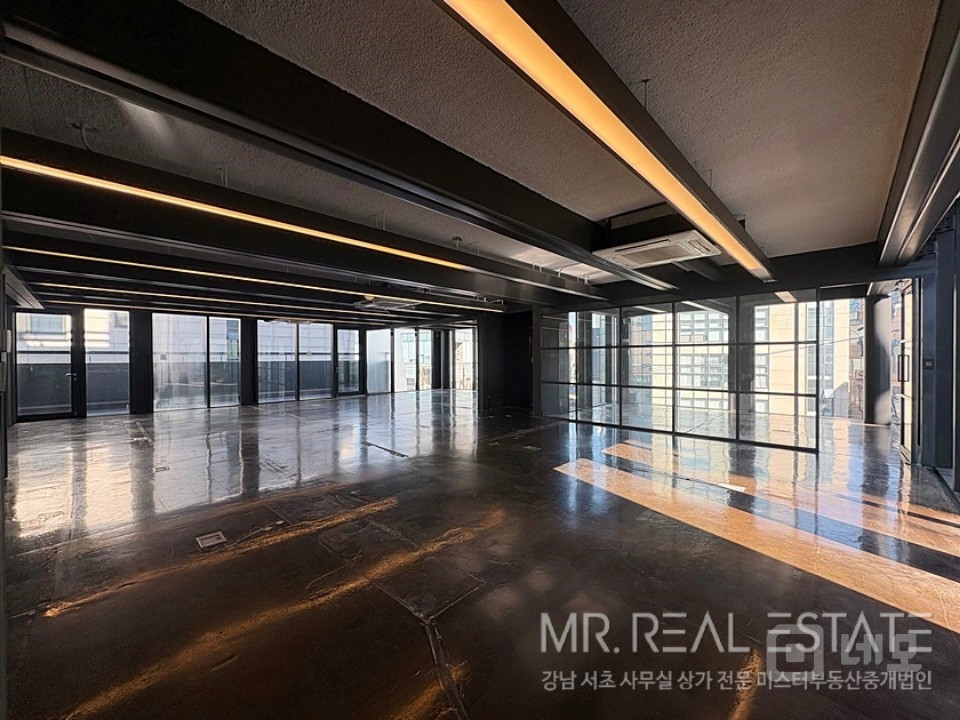 신사동 도산대로이면 무료2대 내외관세련된 건물 매물의 1번째 사진