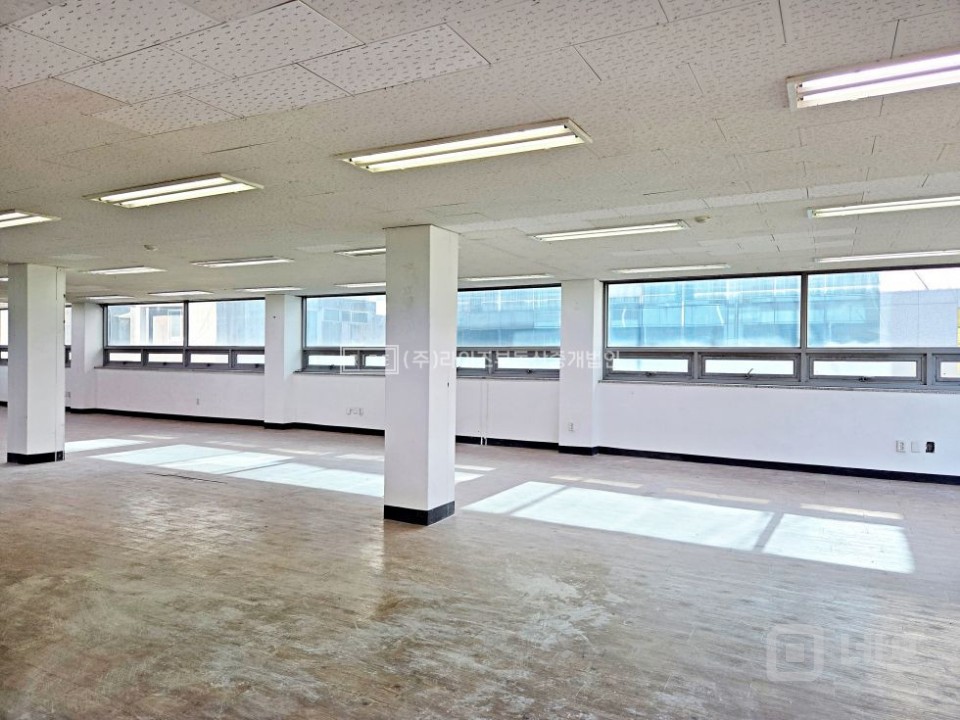 RISE 가성비 61p 인테리어완비 반듯한구조 주차편리 매물의 4번째 사진