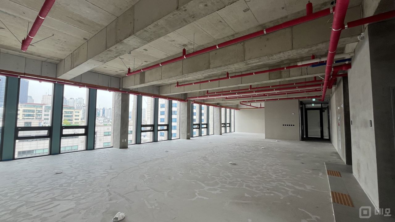 송파나루역 역세권, 방이동 대로변에 위치한 건물 통임대 매물의 3번째 사진