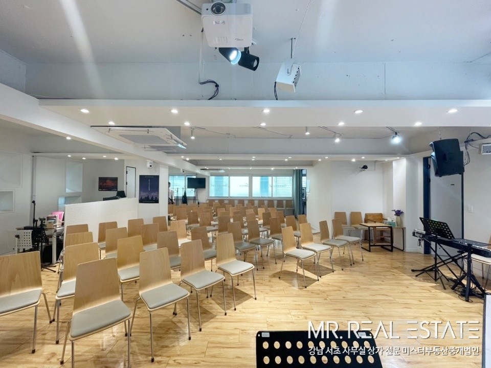신사역 도보2분 교회 선호 2,3 층 통임대 인테리어 완비 매물의 2번째 사진