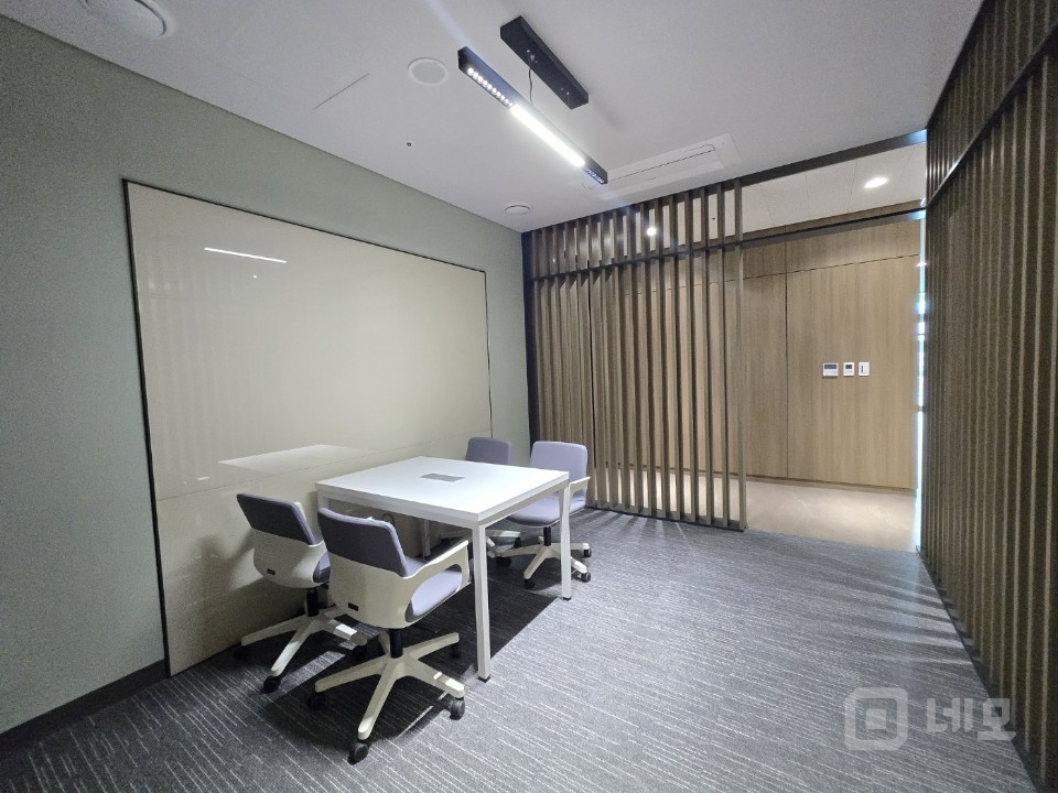 ⭐ 초역세권 사무실. 룸2개 풀인테리어 완료. 공용공간 굳 ⭐ 매물의 12번째 사진