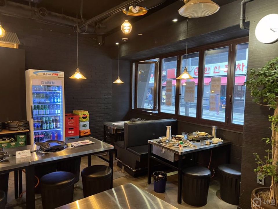 번화가에 위치한 길동 점포 매물의 4번째 사진