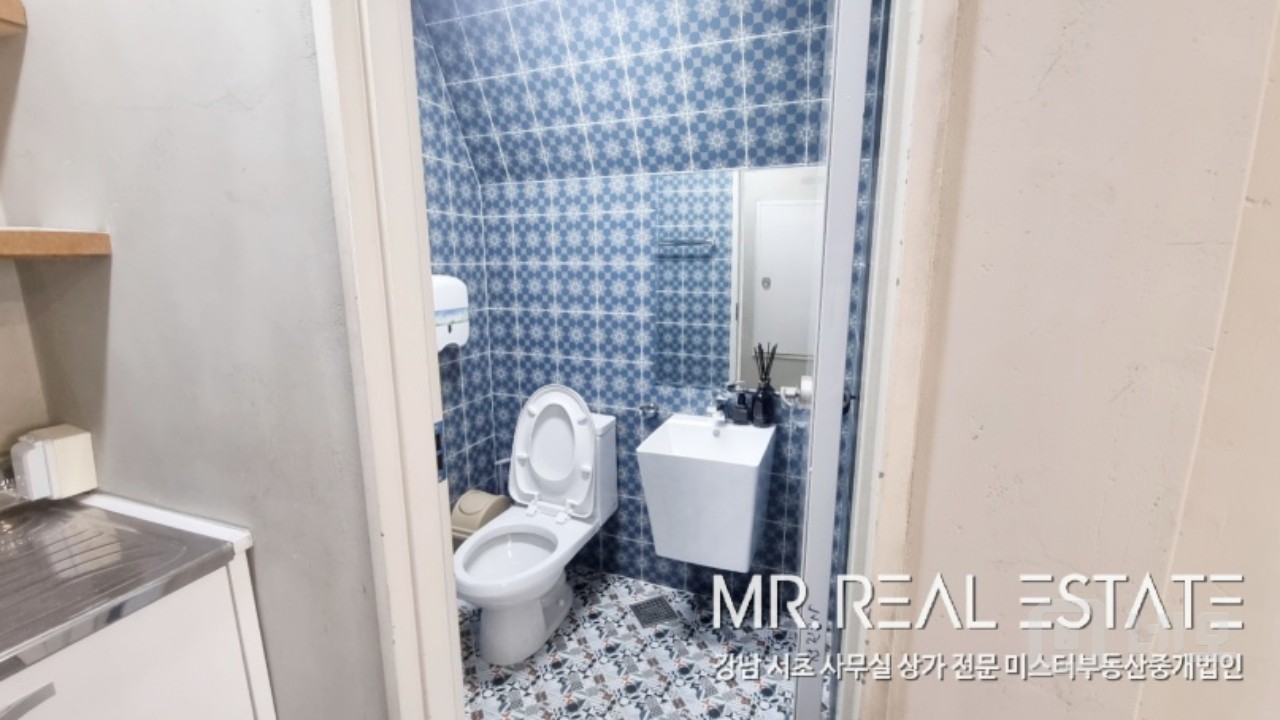 압구정역 인근.오픈형천장.내외관 인테리어 최상급. 매물의 9번째 사진