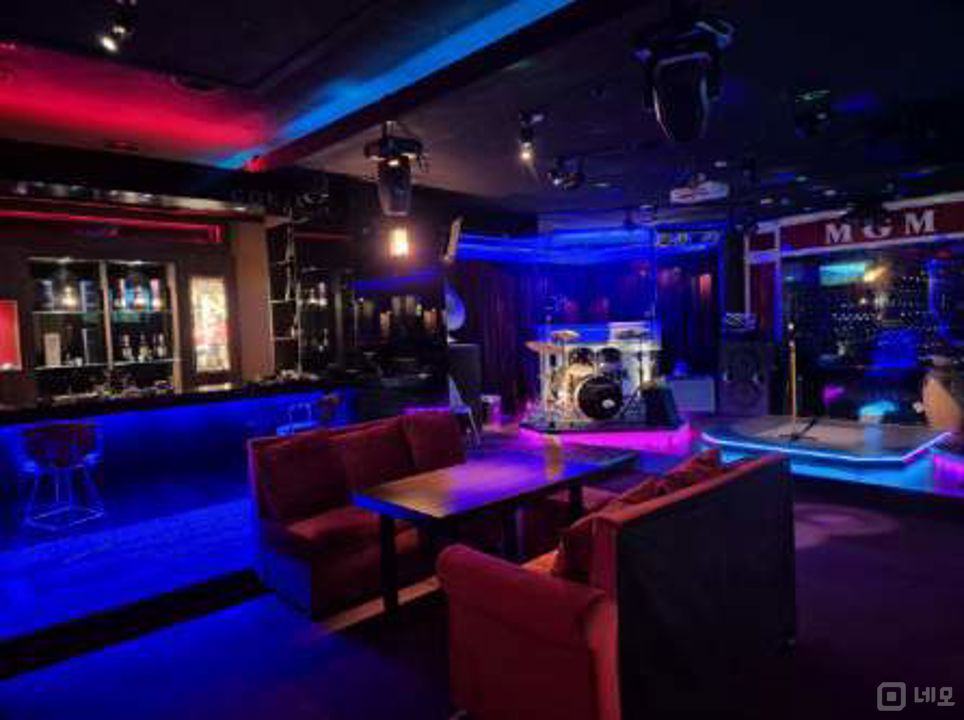 방이동 주목도 높은 대로변 고층 빌딩 110평 라이브 펍 매물의 8번째 사진