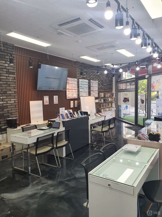 향동지구 중심 상권, 유동 인구 많은 사거리 위치한 이동통신점 매물의 4번째 사진