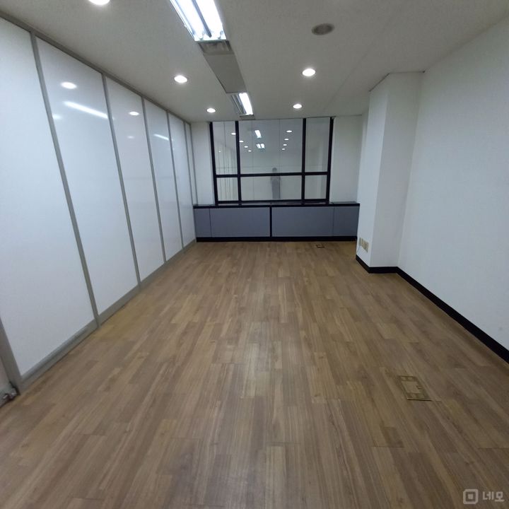 논현동 활용성 좋고 건물 관리 잘 되는 3층 사무실 매물의 1번째 사진