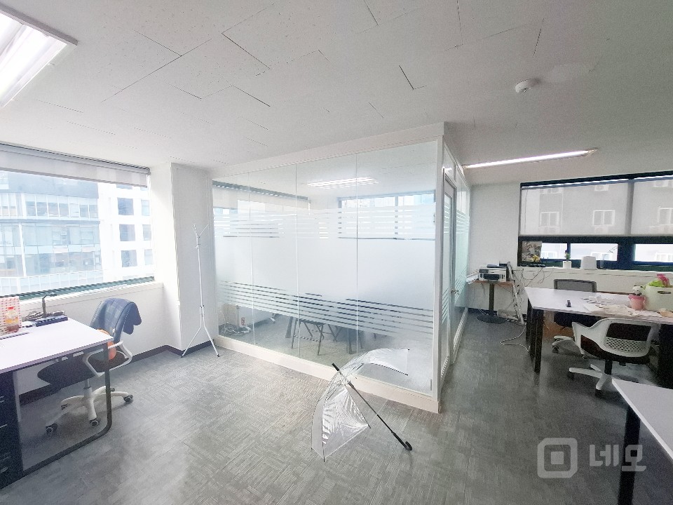 🏢 신촌역 도보권! 탁 트인 8층 단독 사무실 🌇 매물의 1번째 사진