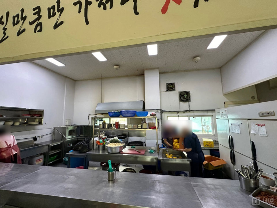 향남읍 화리현리, 대로변 인접, 깔끔한 시설 완비된 한식뷔페 매물의 4번째 사진
