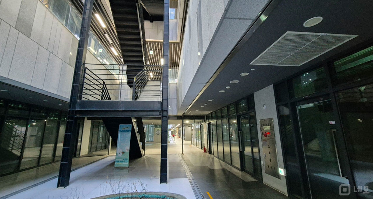 어진동 대로변 위치, 즉시입주가능한 지층 상가 매매 매물의 6번째 사진