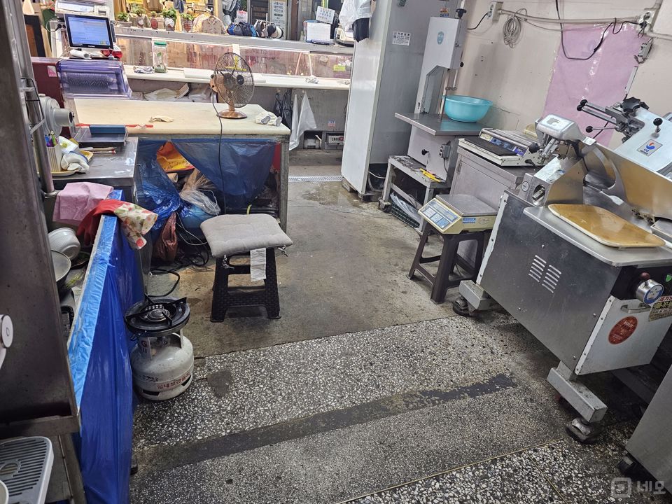 시설 집기 포함, 역곡 상상시장 정육점 매물의 1번째 사진