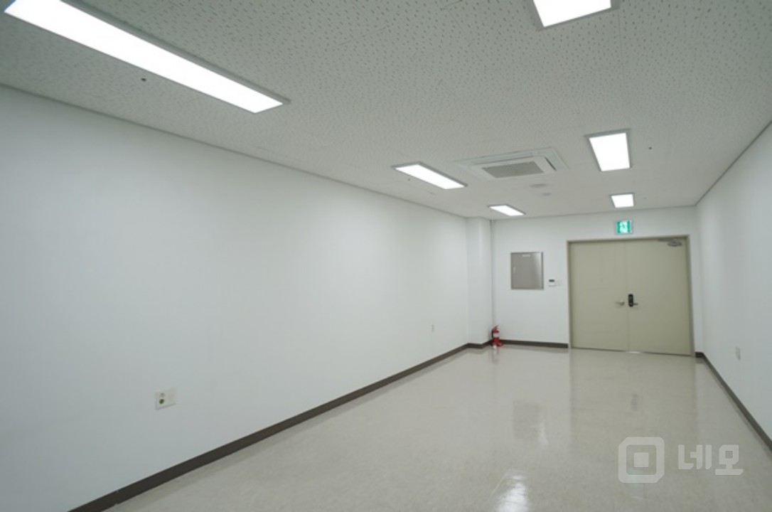 가성이 좋고 깨끗한 지식산업센터 사무실 매물의 3번째 사진
