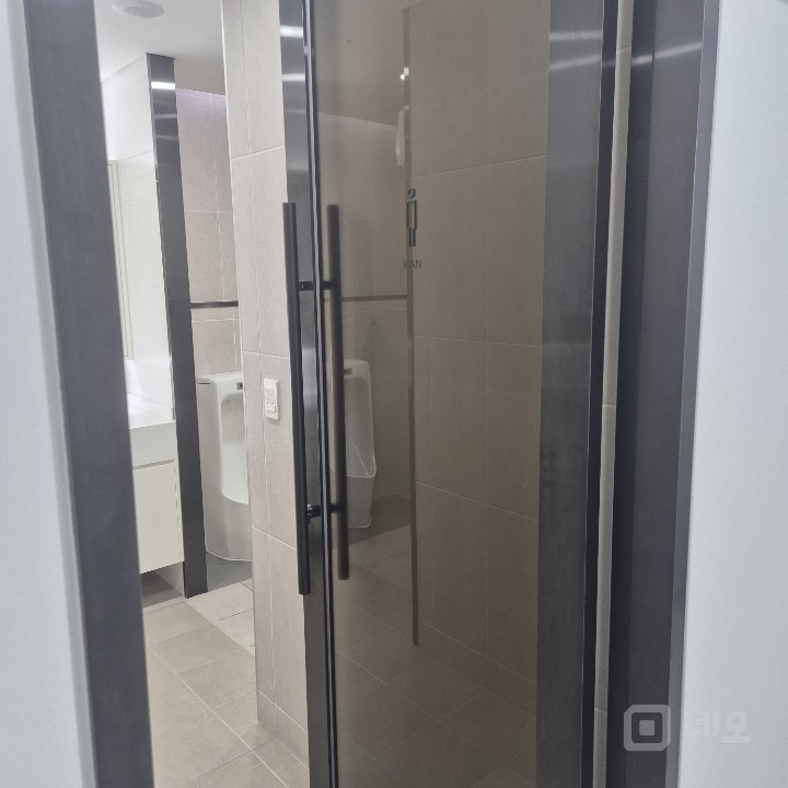 💕삼성동 I 쾌적한 화이트톤 인테리어 I 빠른 계약 예상되는 사무실 매물의 2번째 사진