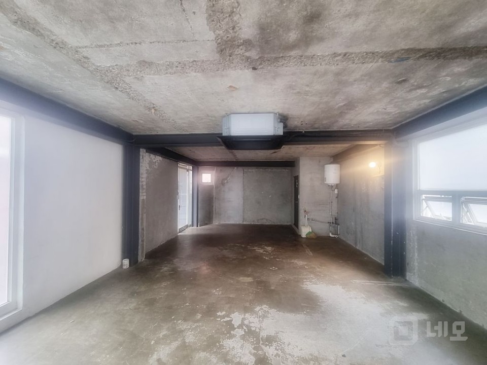 홍대 땡땡거리 빈티지스타일 가성비 좋은 테라스상가사무실!! 매물의 11번째 사진