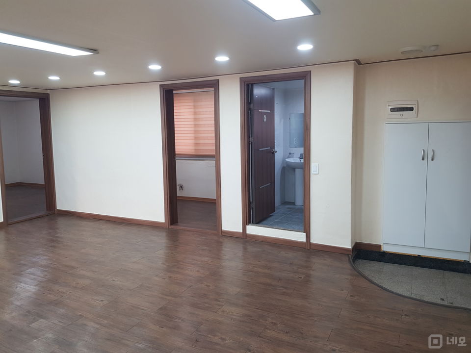평수대비월세파격저렴내부화장실냉난방기싱크대냉장고옵션보안완벽 개인사무실 추천 매물의 5번째 사진