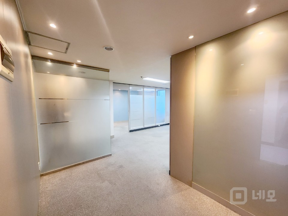 ★투룸+업무공간의 넓은 사무실 입니다. 매물의 5번째 사진
